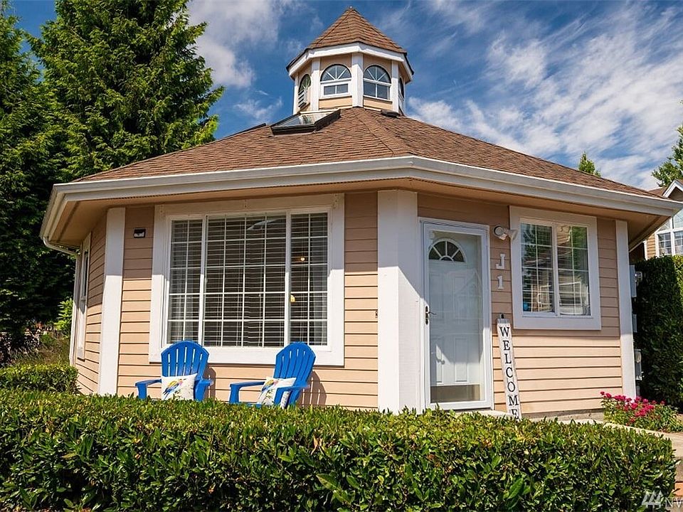 Absolutely adorable detached cottage style condo, one of a kind find! There is a decent sized patio here with plenty of space for a bbq.  The landscaping around the unit is maintained by the HOA as part of your monthly dues.