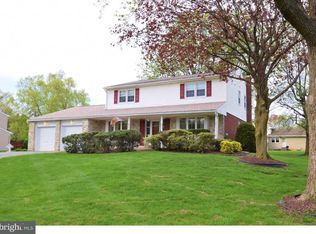 823 Red Barn Ln, Huntingdon Valley, PA 19006