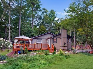 100 Iroquis Trl, Dingmans Ferry, PA 18328