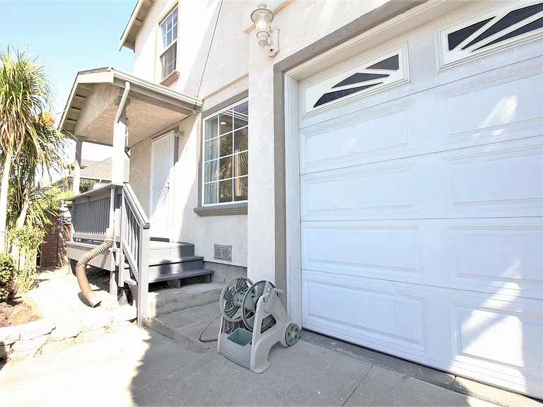 2108 27th Ave — Photo 2