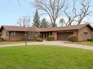 4220 Rodeo Rd, Davenport, IA 52806