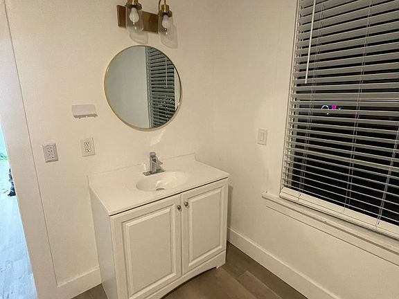 5th image of 244 E Graves Ave #9