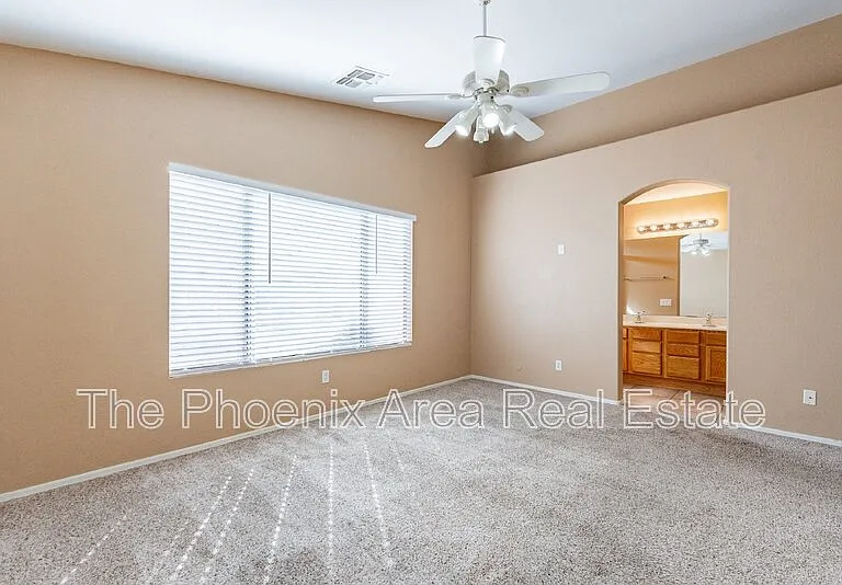 1261 N Balboa Dr — Photo 11