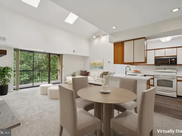 722 Washington Pl #22, Wayne, PA 19087