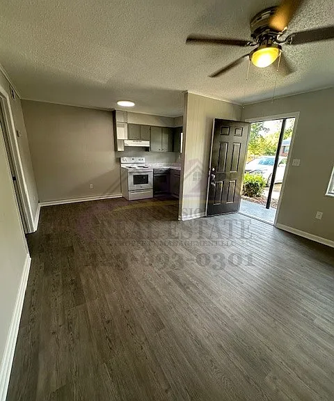 1844 Green Dr NW — Photo 3