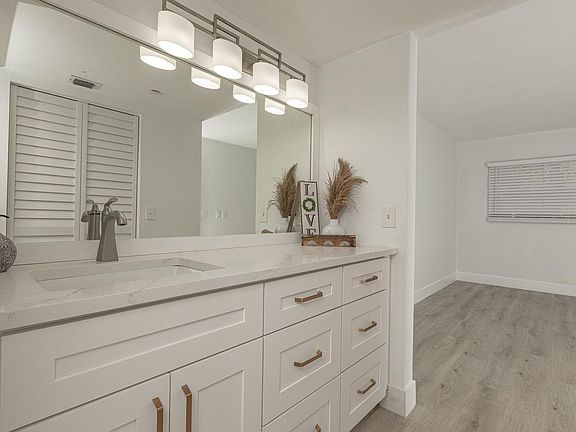 2nd image of 601 SW 142nd Avenue #204Q