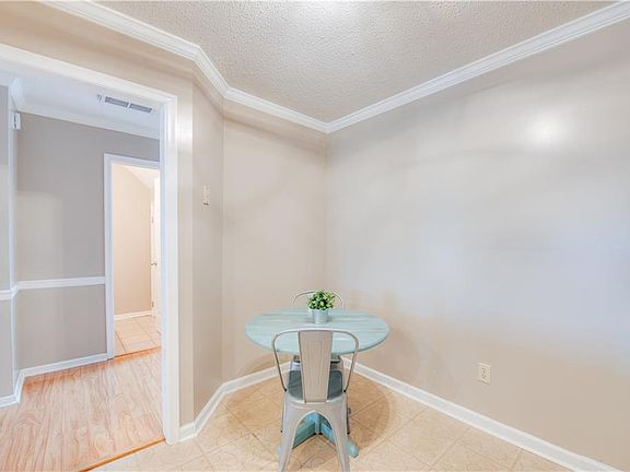 4th image of 102 Ravenwood Ln