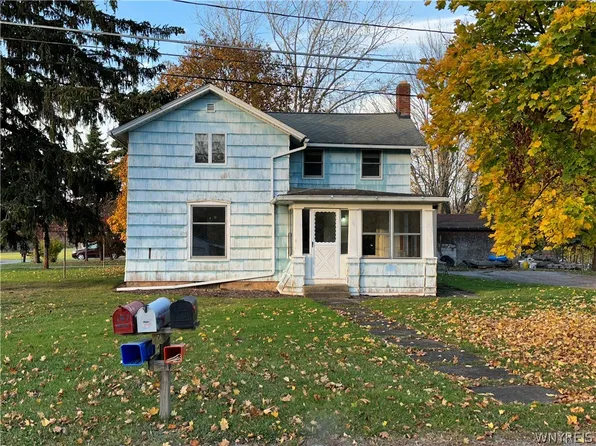 144 Maple Ave, Medina, NY 14103