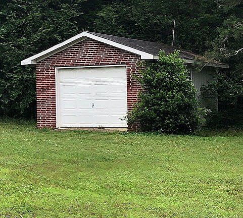 Detached garage