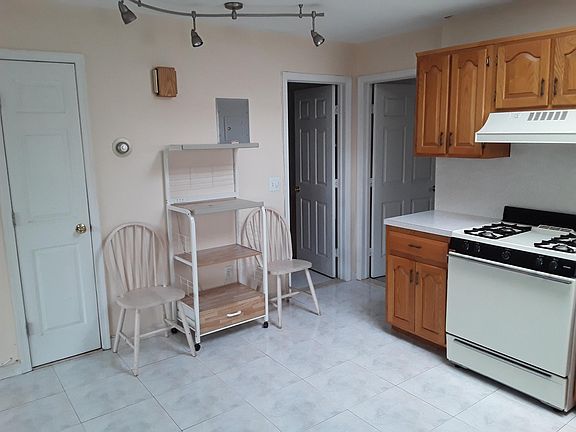 2nd image of 219 Kenwood Ave