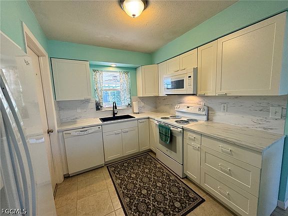 4th image of 1027 SE 17th Ave