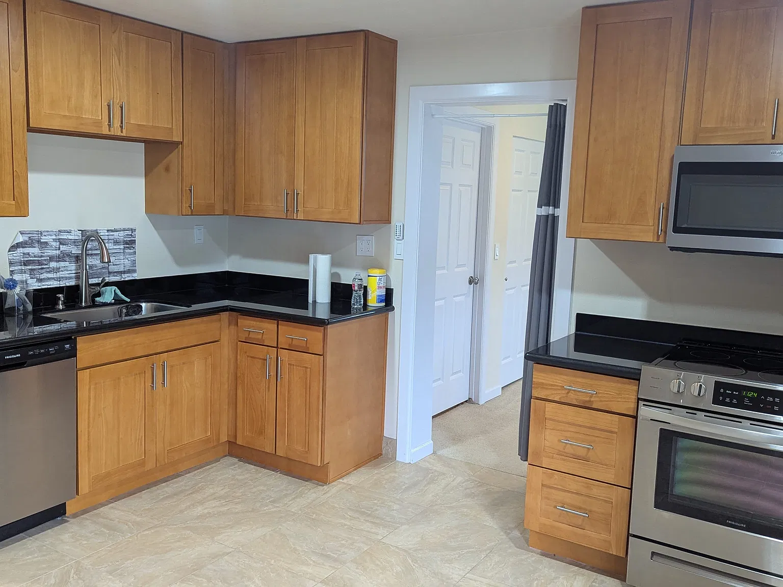 2 bed, $2,095 — Photo 2
