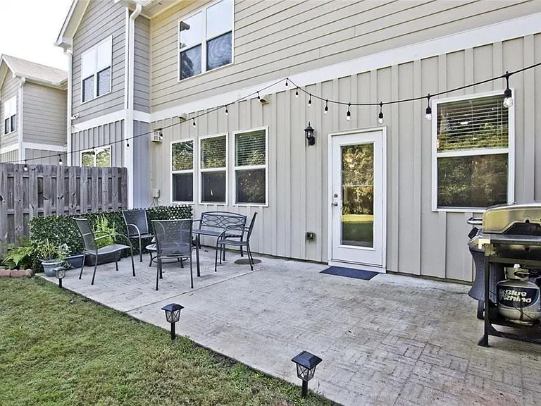 112 Davina Dr — Photo 33