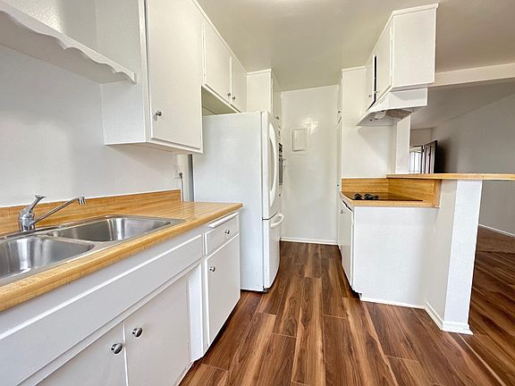 3rd image of 14631 Christine Dr Unit 23