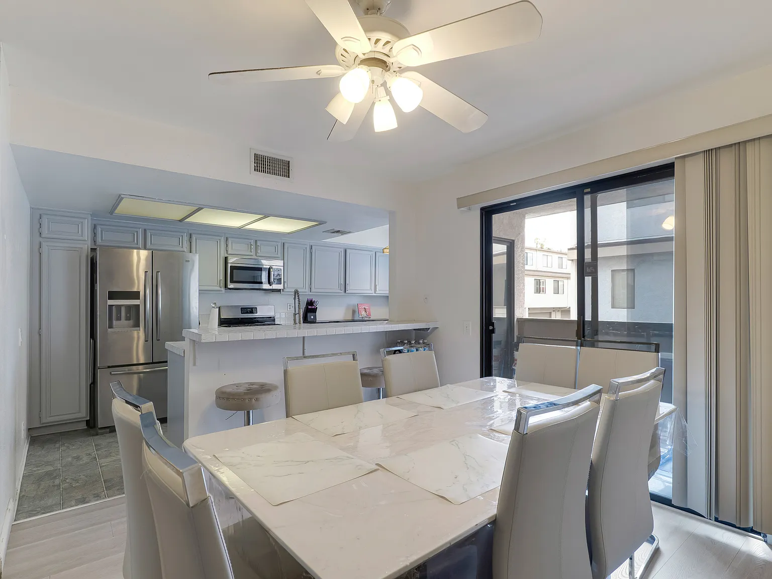 3 bed, 2.5 bath, 1700 sqft, $3,900 — Photo 3