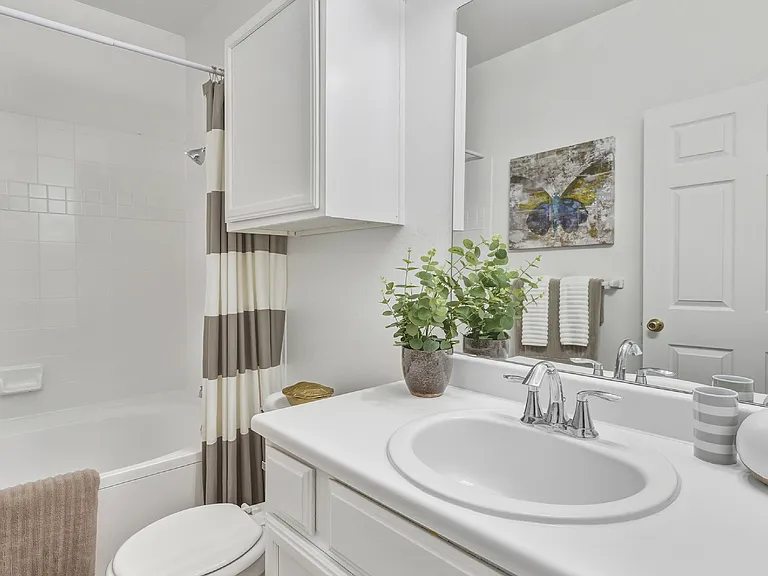 Village on the Parkway Apartments — Photo 23