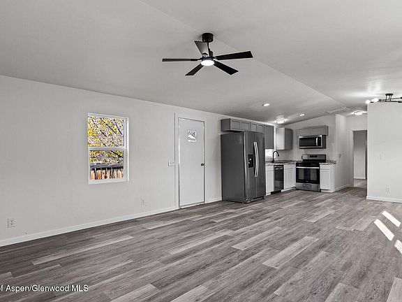 4th image of 227 E Tamarack Cir