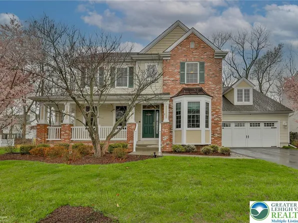 2698 Hollow View Dr, Easton, PA 18040