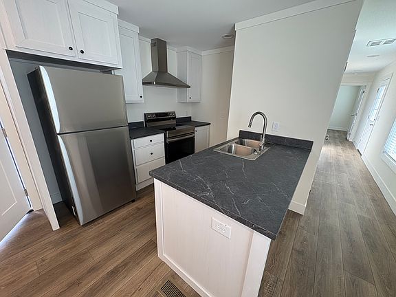 2nd image of 93 Birchwood Pl
