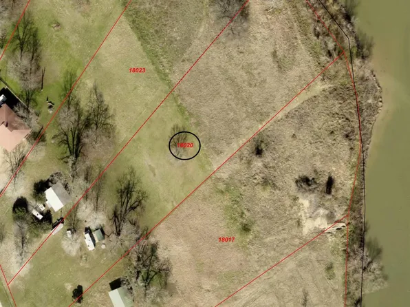 1411 Pecan Shrs, Smithville, TX 78957