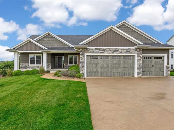 3004 Forrest Meadow Ln, Hiawatha, IA 52233