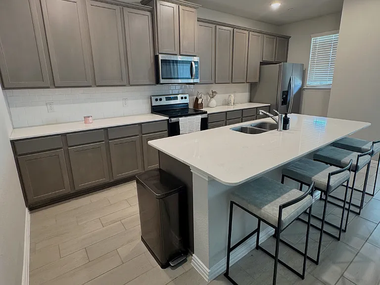 3028 Shire Dr — Photo 2