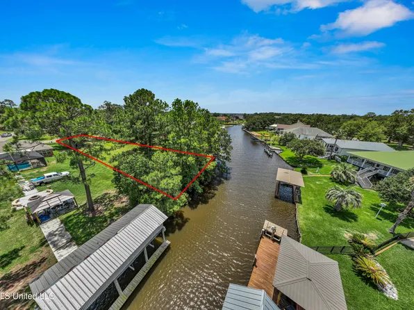 647 N Haven Dr, Biloxi, MS 39532