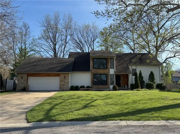 10911 W 120th Ter, Overland Park, KS 66213
