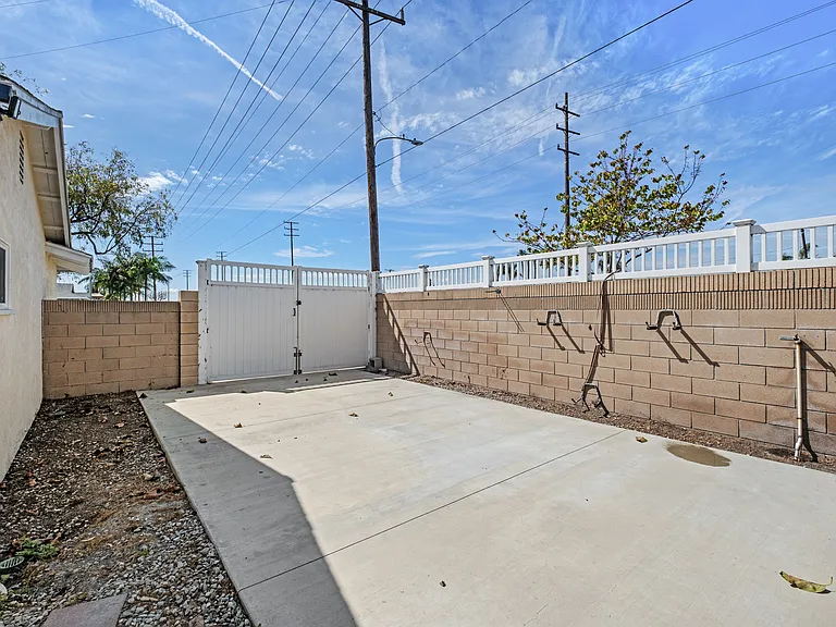 16002 Warren Ln — Photo 19