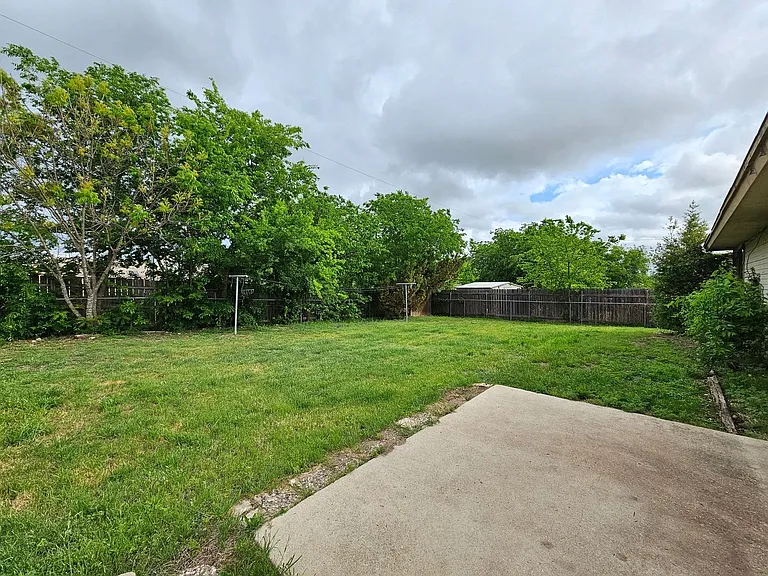 111 Bridle Dr — Photo 23