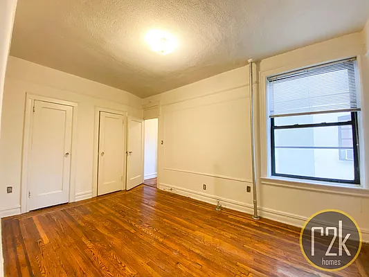 Rented by Realty 2000 Corp | media 8