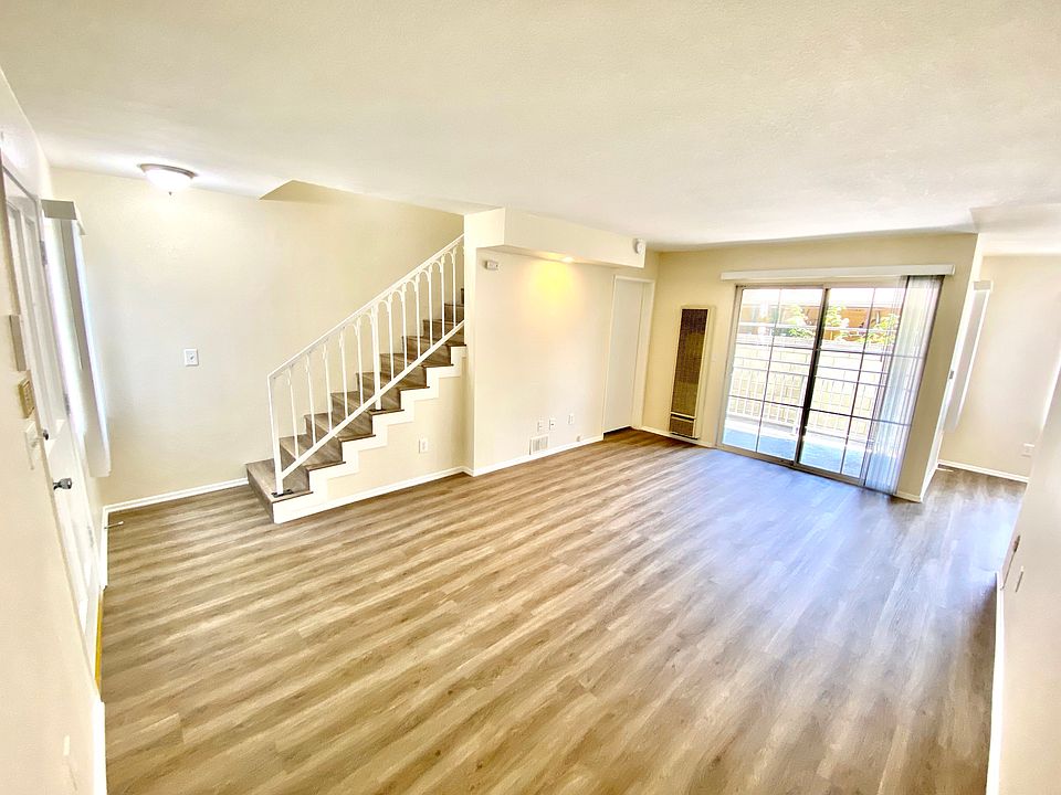 1st image of 553 W 22nd St