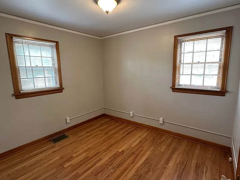 1714 Logan Ave — Photo 8