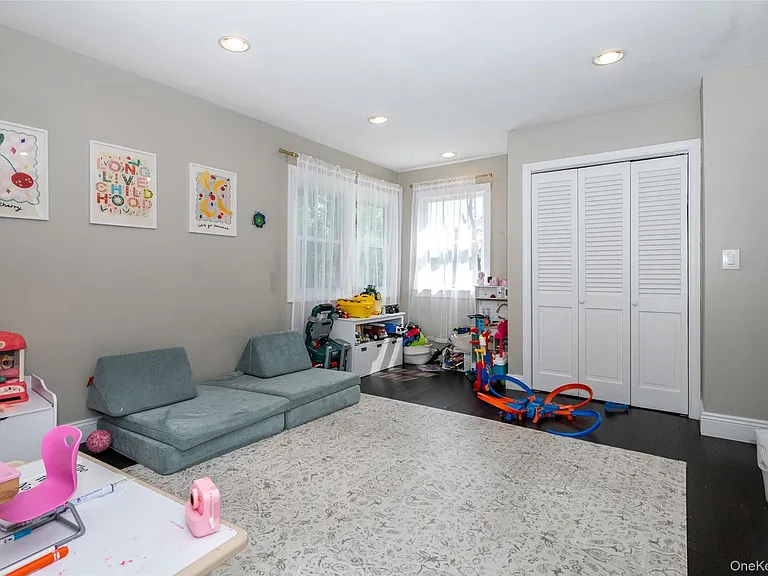 17 Edgewood Ave — Photo 24