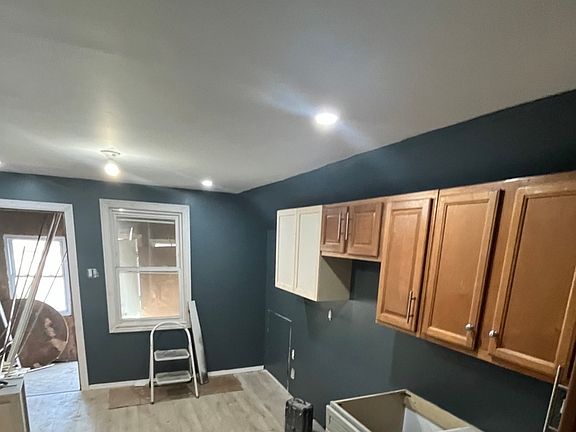 4th image of 6833 S May St