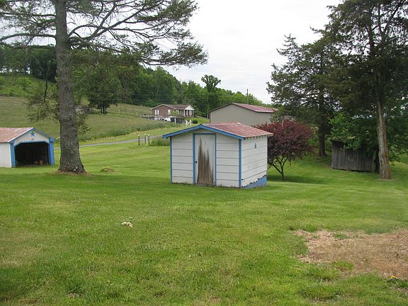 4th image of 98 Deerfoot Ln