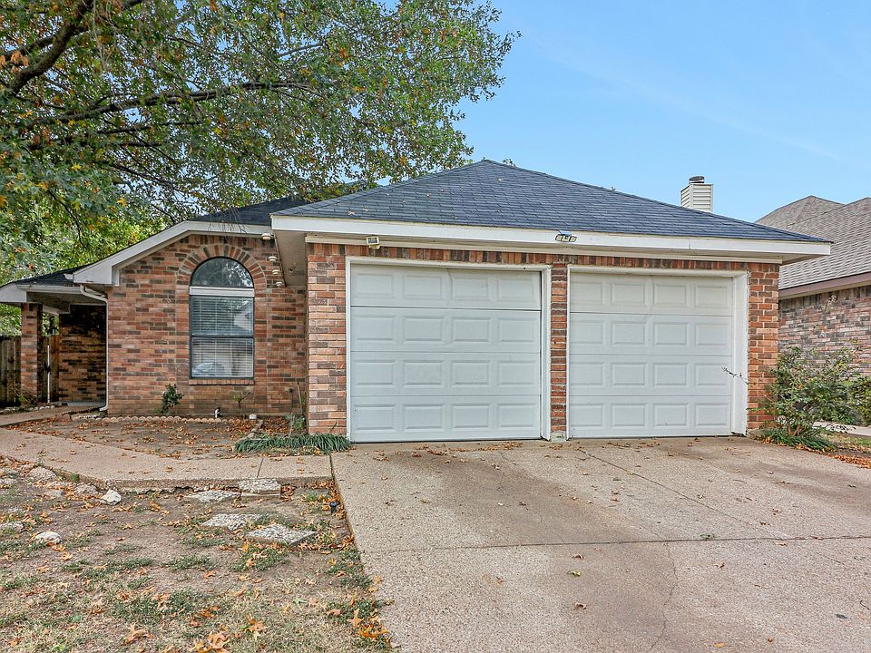 1st image of 304 Ironbark Dr