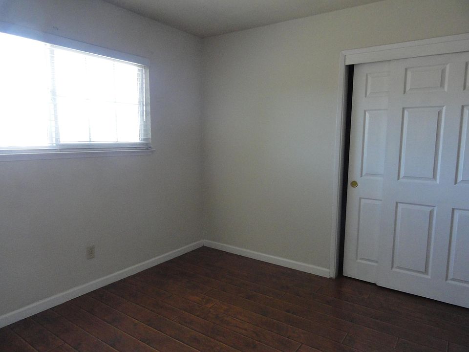 1st image of 650 W Robin Ln