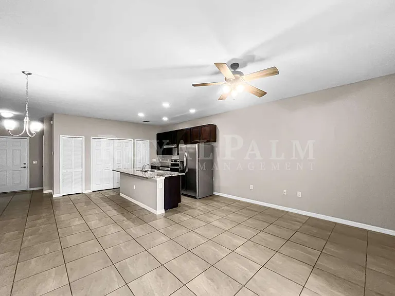 1322 Trafalgar Pkwy — Photo 10