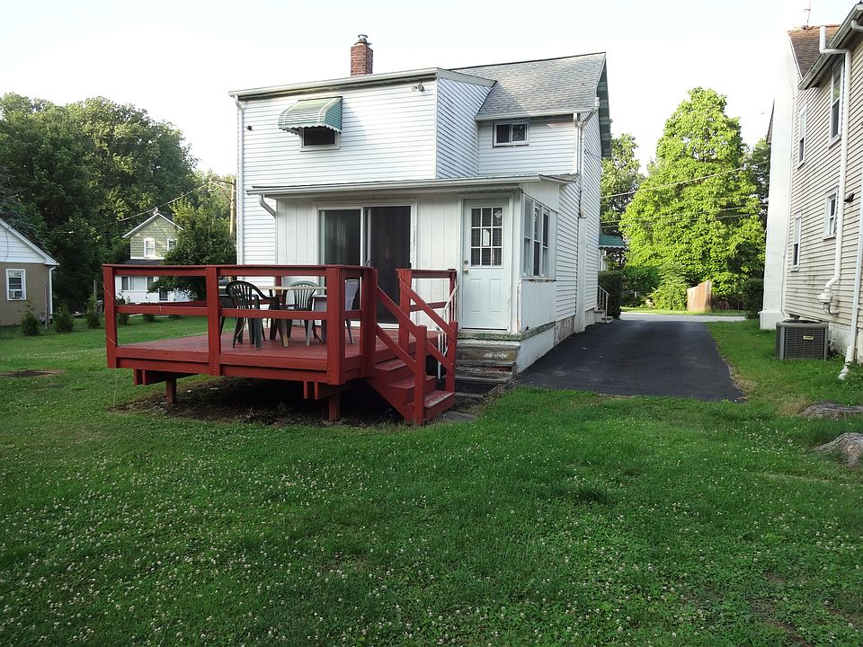2nd image of 1958 Mount Pleasant Ave