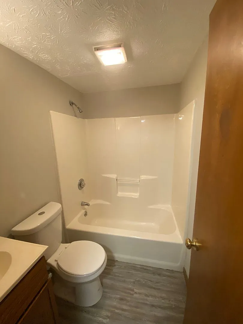 906 Flanders Lane — Photo 3