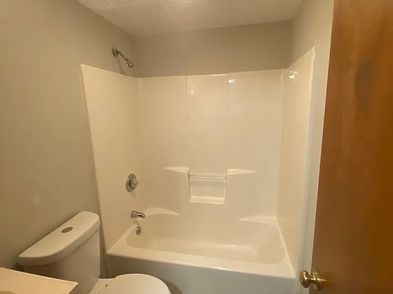 906 Flanders Ln NW — Photo 3