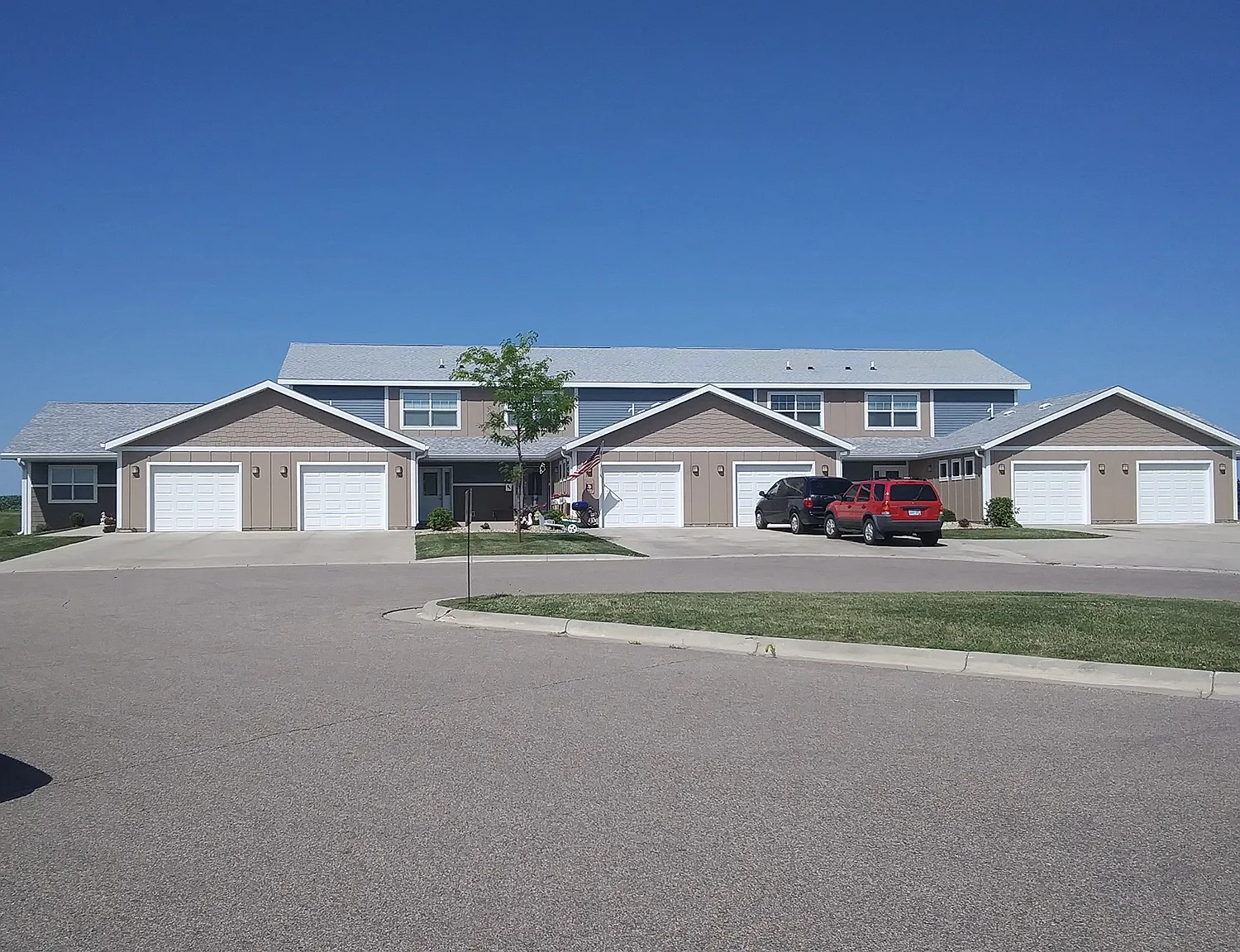 Eagle Ridge Townhomes — Photo 2