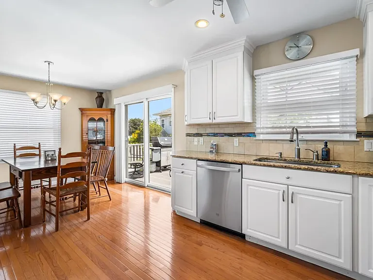 7106 Ventnor Gardens Plz — Photo 14