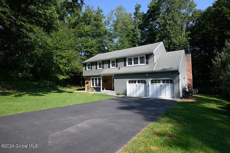 3rd image of 14 E Saybrook Drive