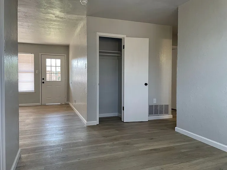 3214 Drexel Ave — Photo 3
