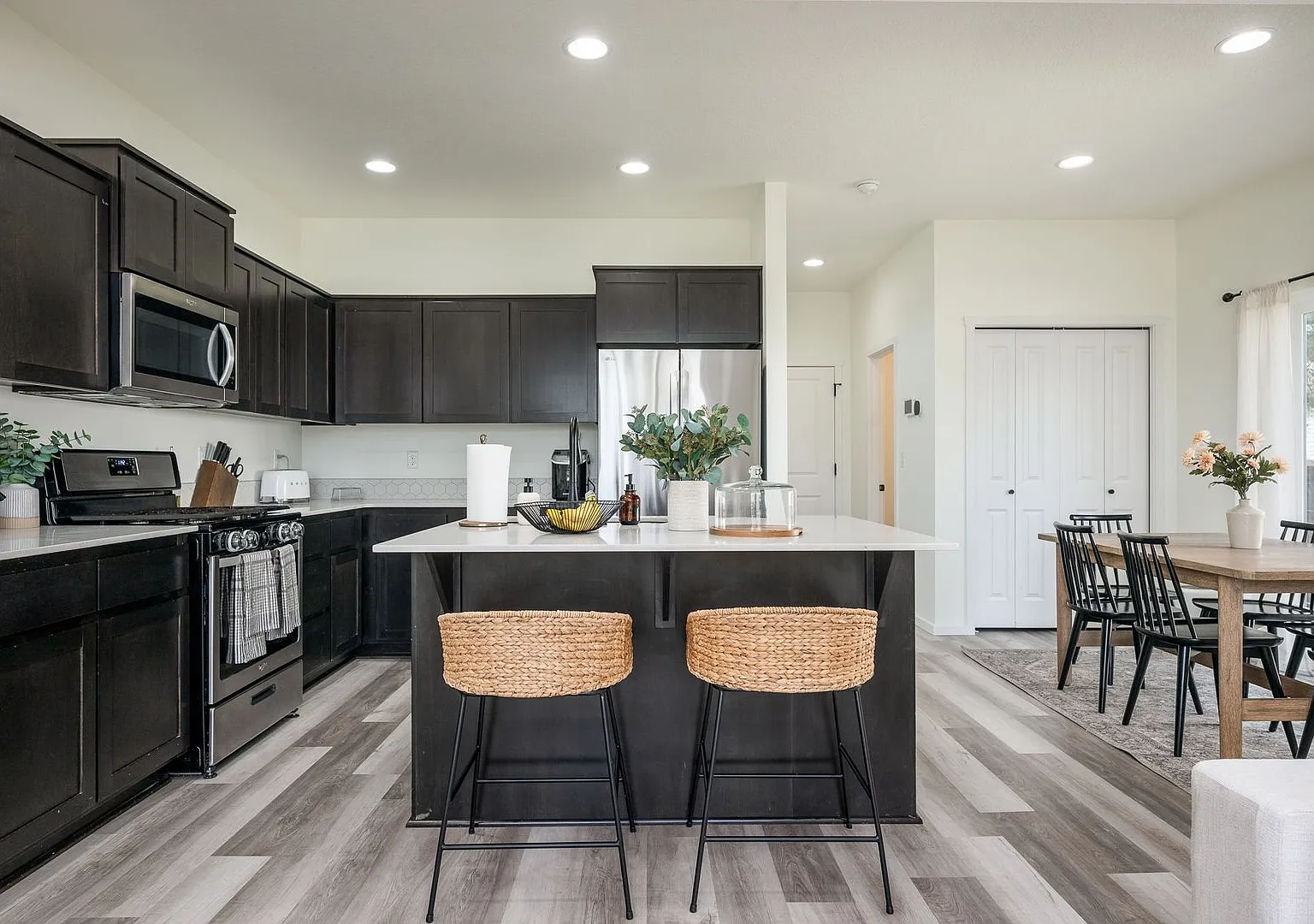 Freshly Updated 3Bed Home: Community Pool & Fenced Backyard! — Photo 3