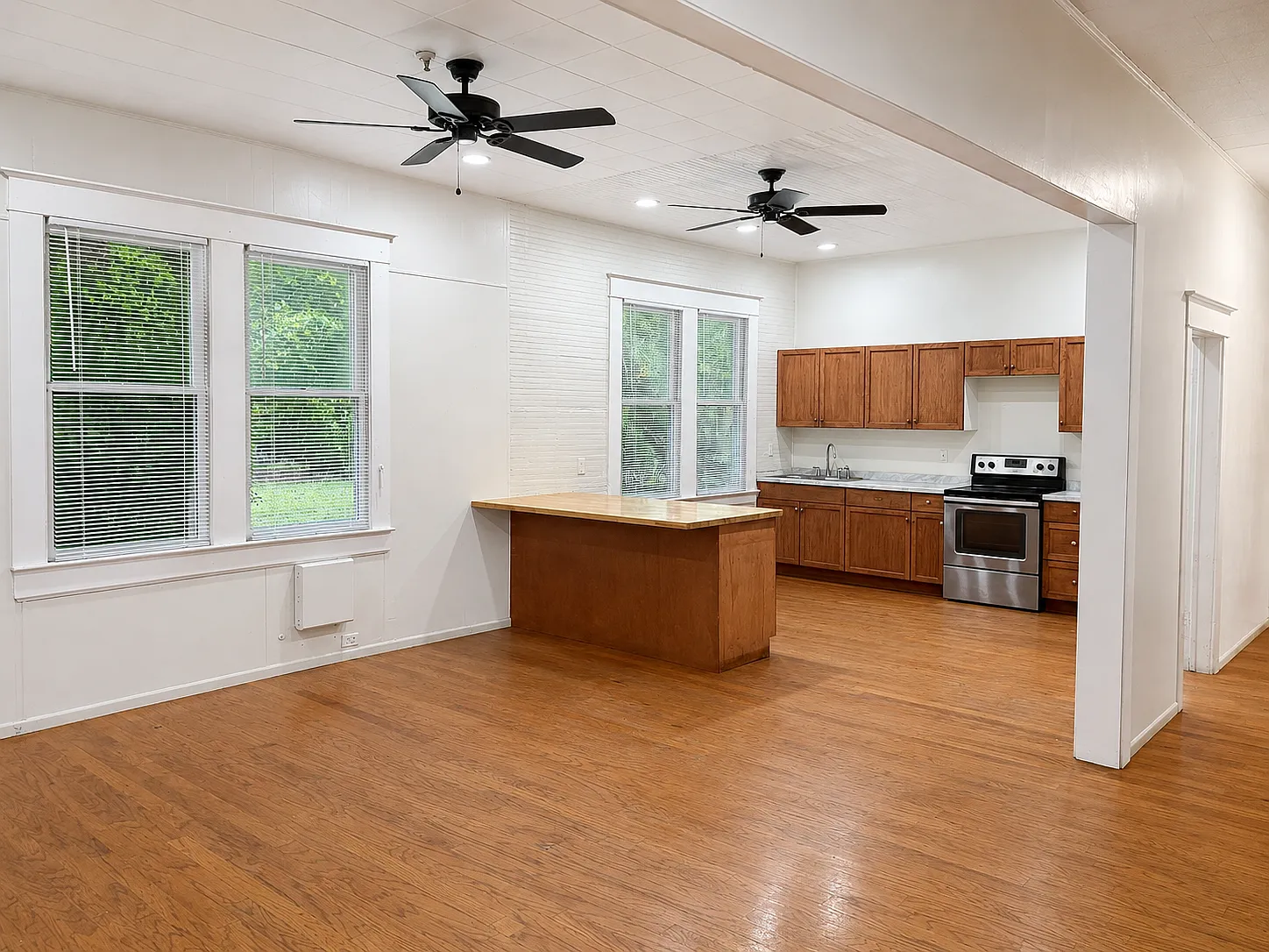4 bed, 2118 sqft, $2,400 — Photo 3