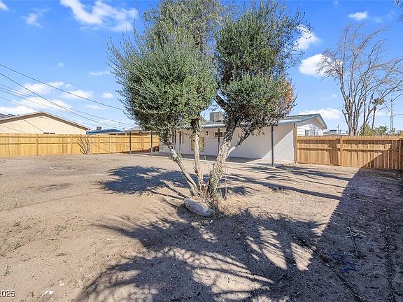 4th image of 4825 Randall Dr