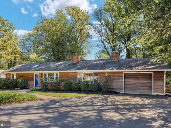 7811 Marthas Ln, Falls Church, VA 22043
